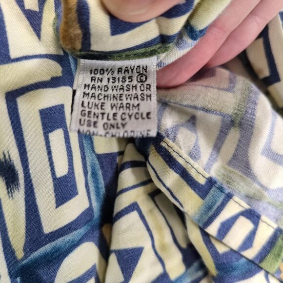 Vtg Pierre Cardin Tribal Geometric Shirt Men's XL Button Up Rayon Hawaiian Korea - Picture 7 of 10